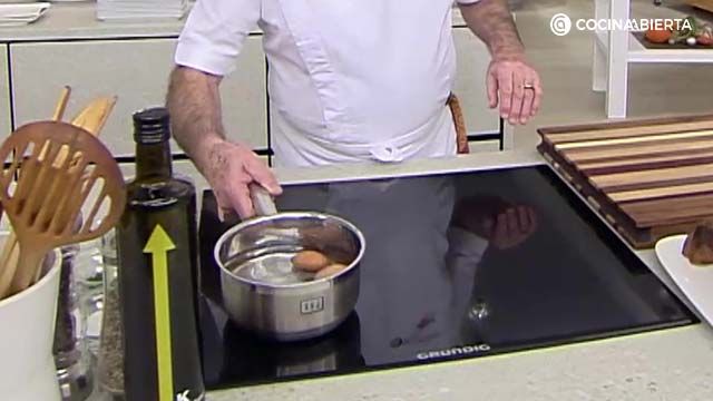 KARL6871 sopa de ajo con jamon crujiente paso 1