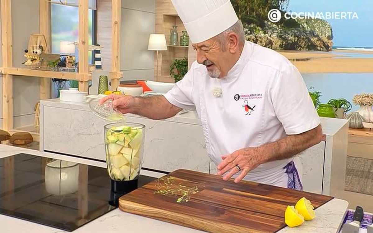 Karlos Arguiñano añade el zumo de un limón