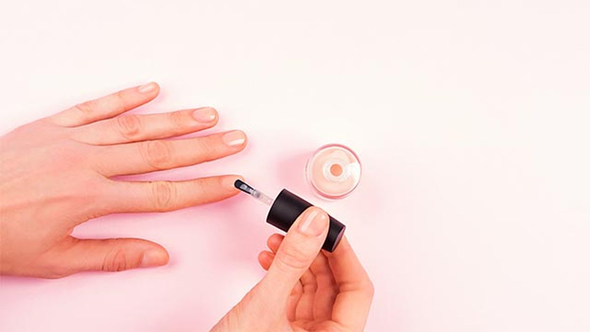 manicura francesa de colores pintar base