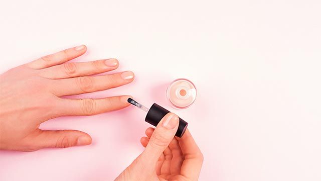 manicura francesa de colores pintar base