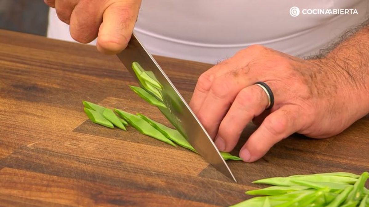 Corta las judías verdes en diagonal