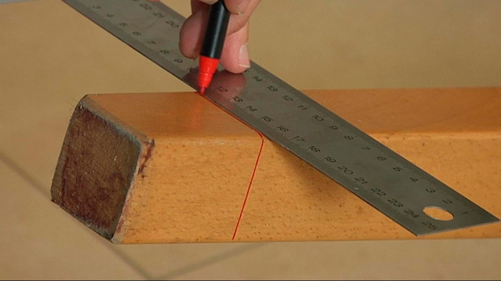 Colocar ruedas en patas de mesa paso 6
