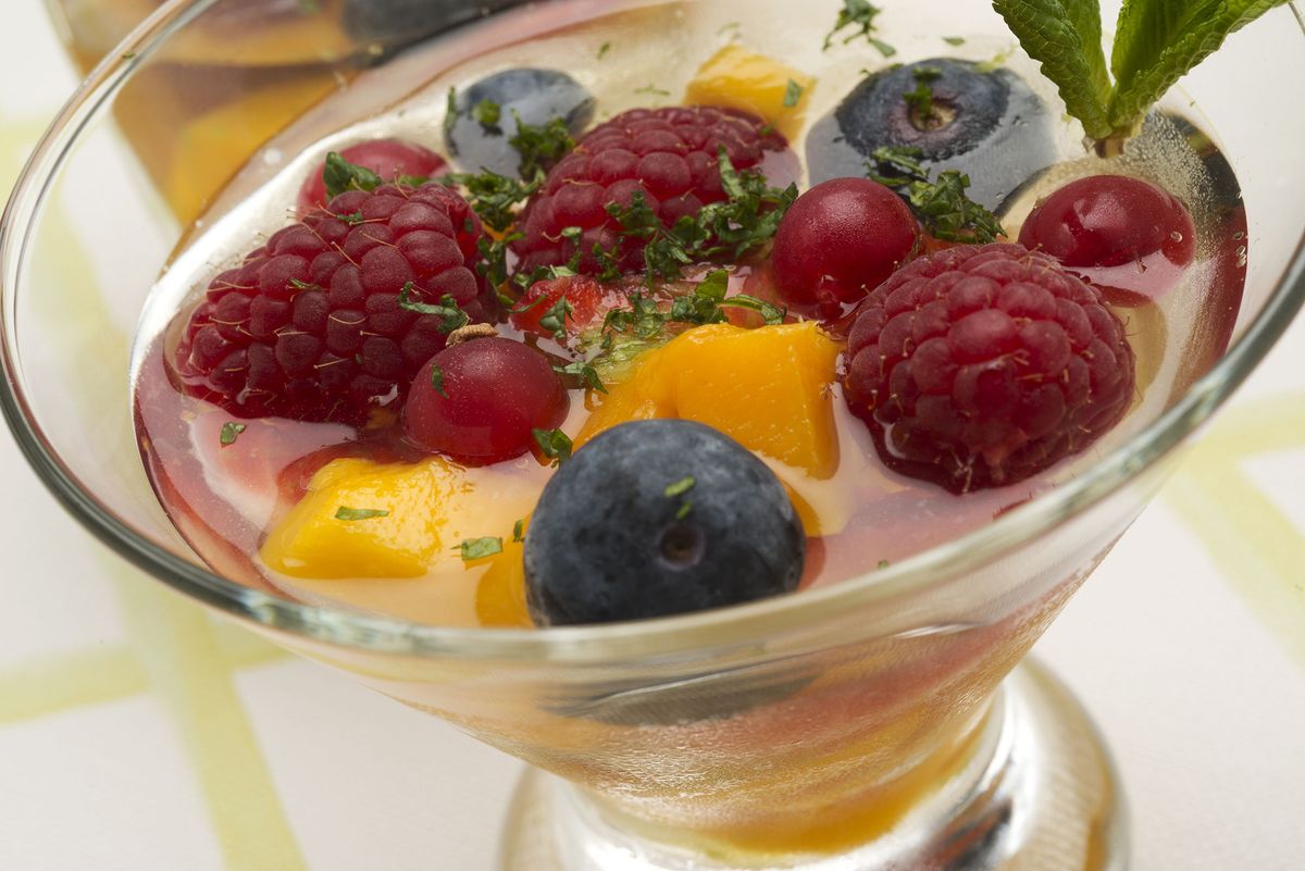 5737 2 Gelatina con mango y frutas rojas (1122) xl