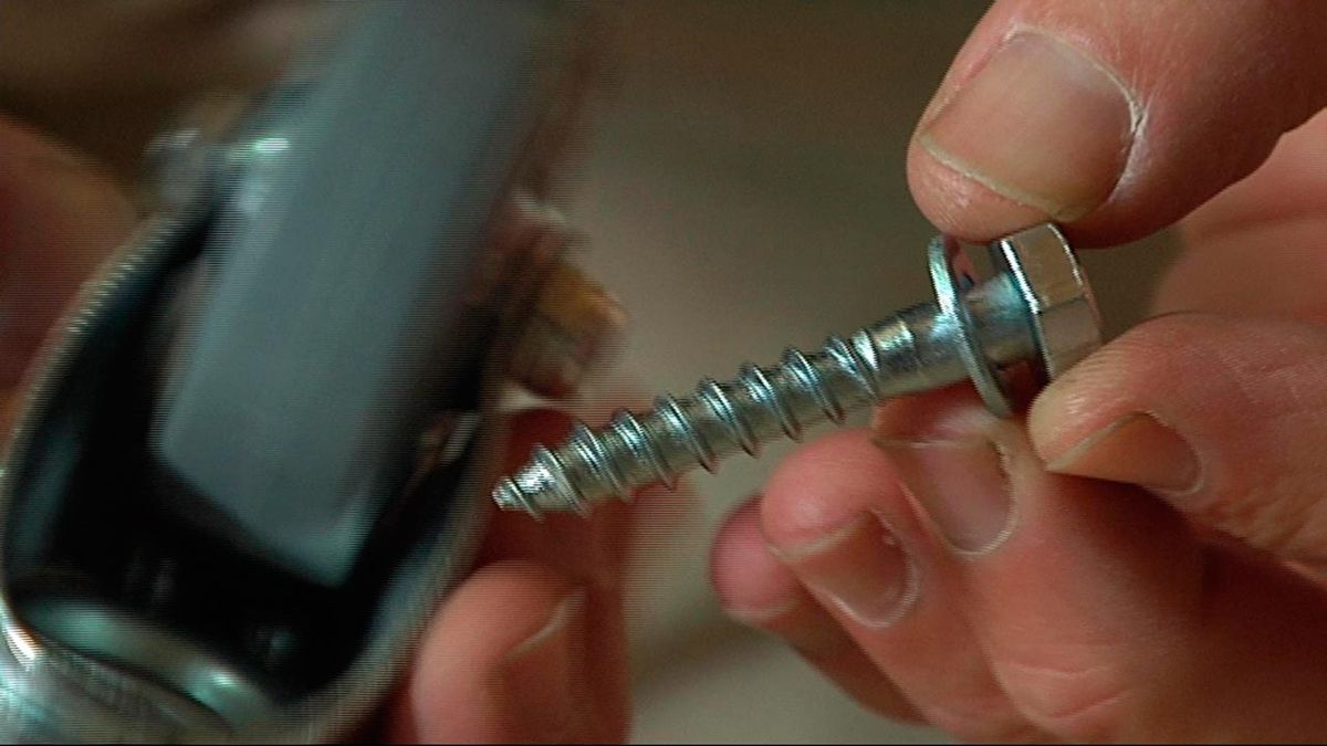 Colocar ruedas en patas de mesa paso 2