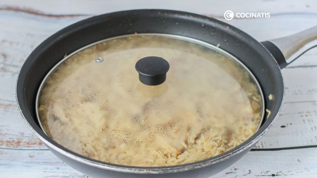 Tapamos la sartén y dejamos cocinar