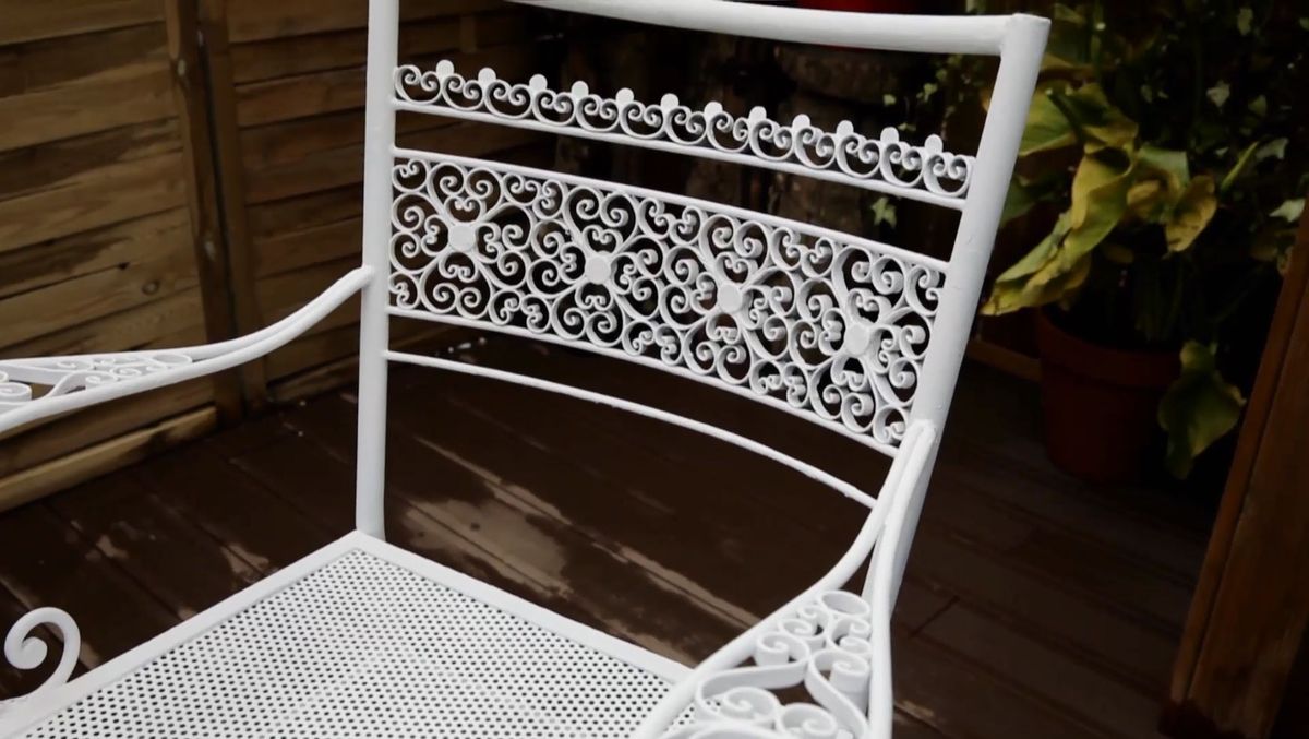 Pintar silla metálica con pintura todo terreno