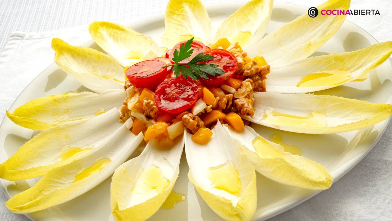 Receta de ensalada de endibias con mango y nueces
