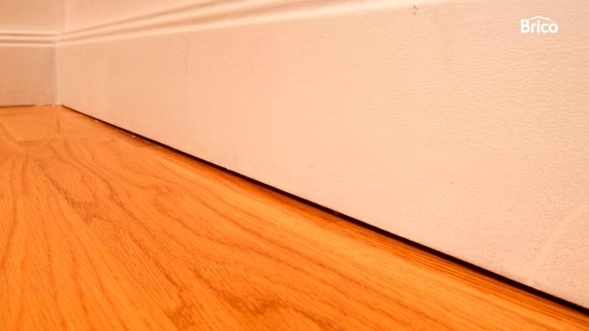 Sellado de juntas en suelo de madera paso 1
