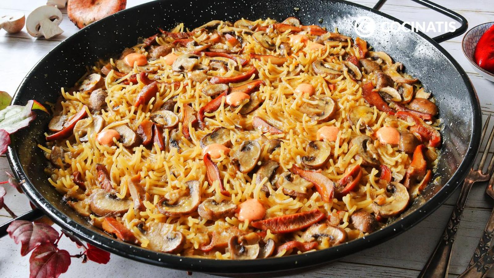 receta fideua con setas y alioli piquillo