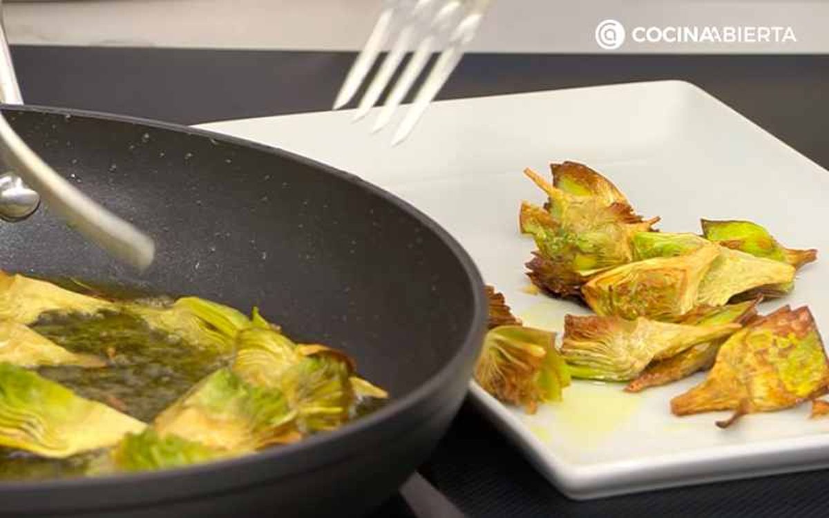 fríe las alcachofas