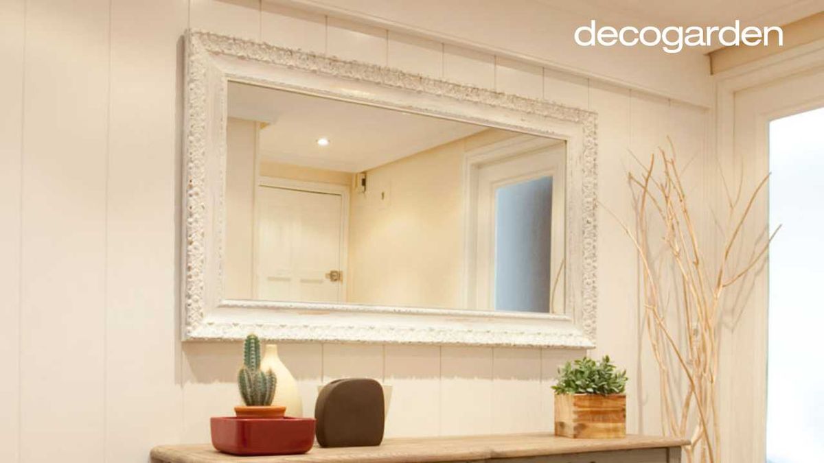 Marco modernizado con espejo.