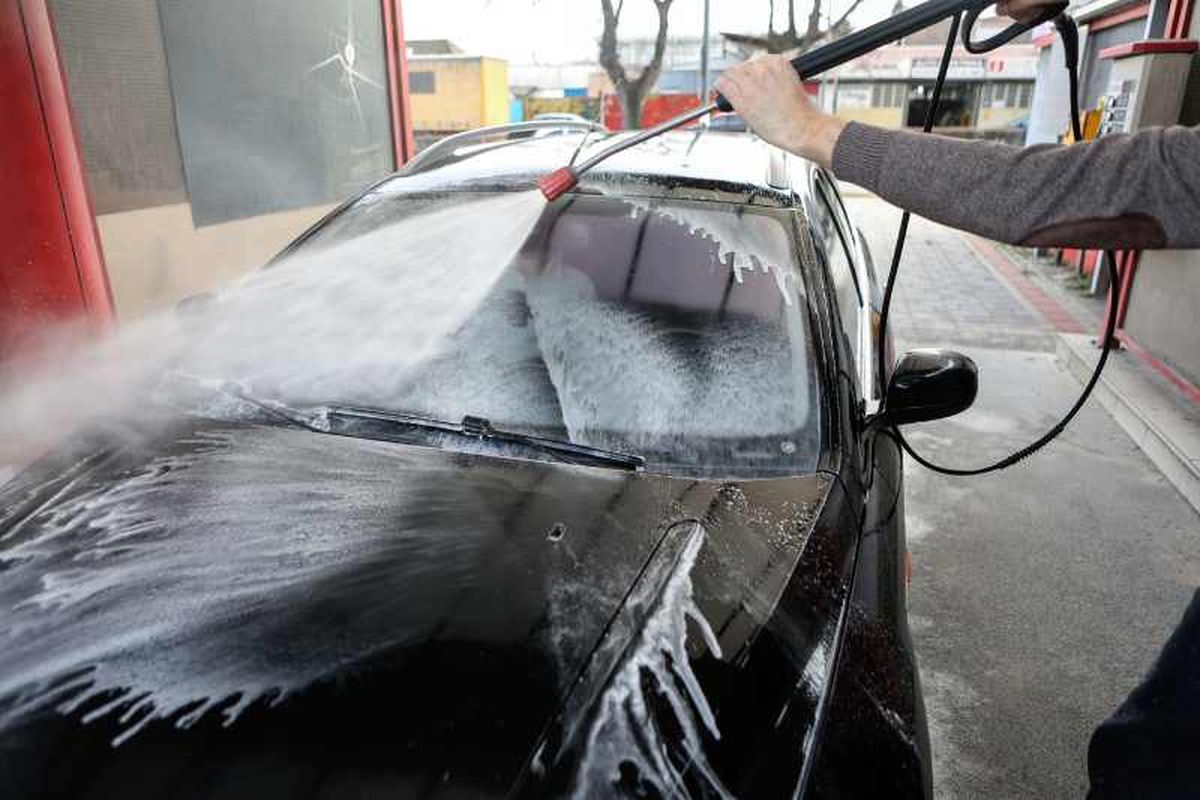 Mantener el parabrisas limpio es fundamental para la seguridad vial
