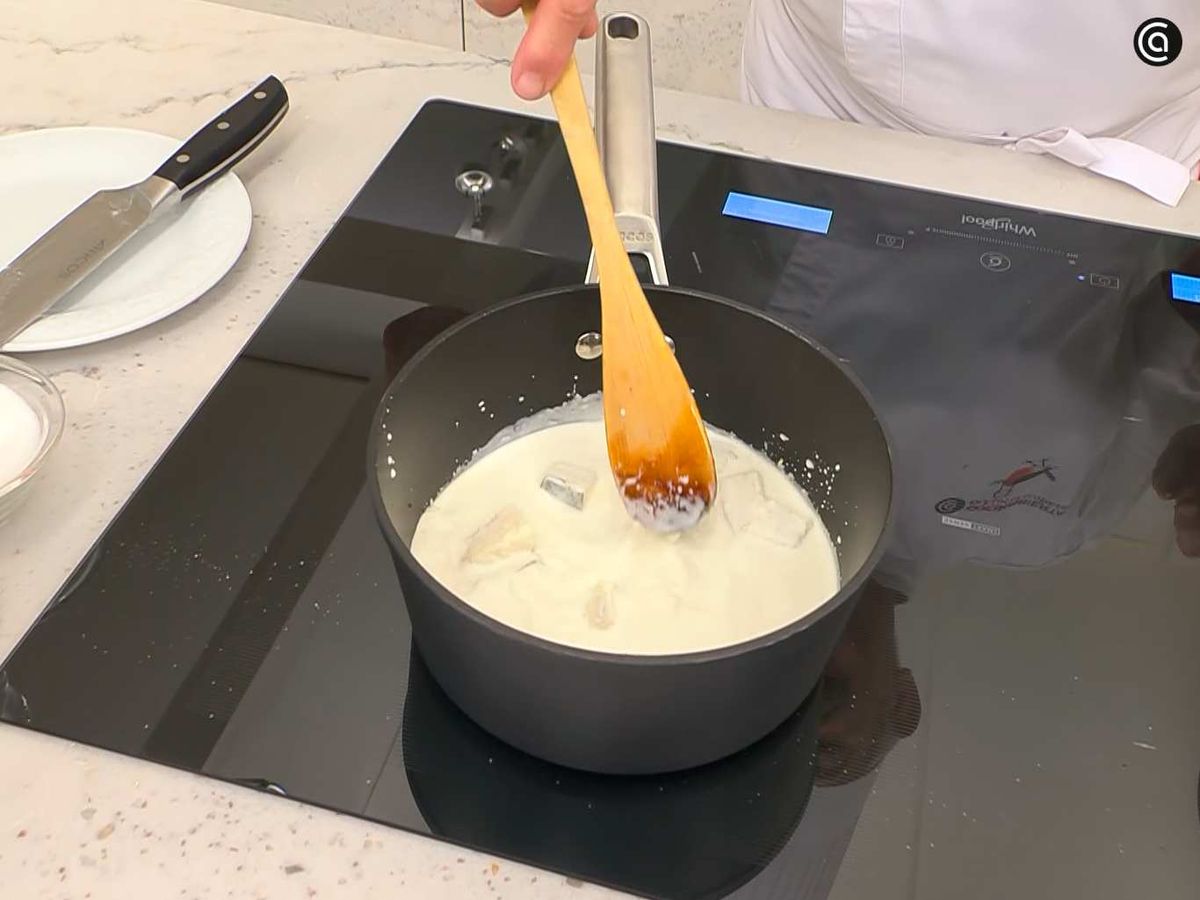 Prepara la salsa de queso azul