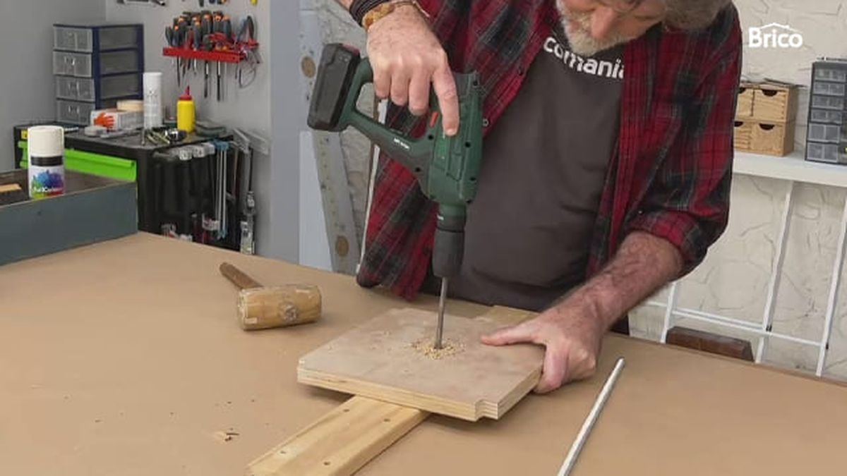 Bricomania 17 crea decora recicla lampara pie mesita paso5