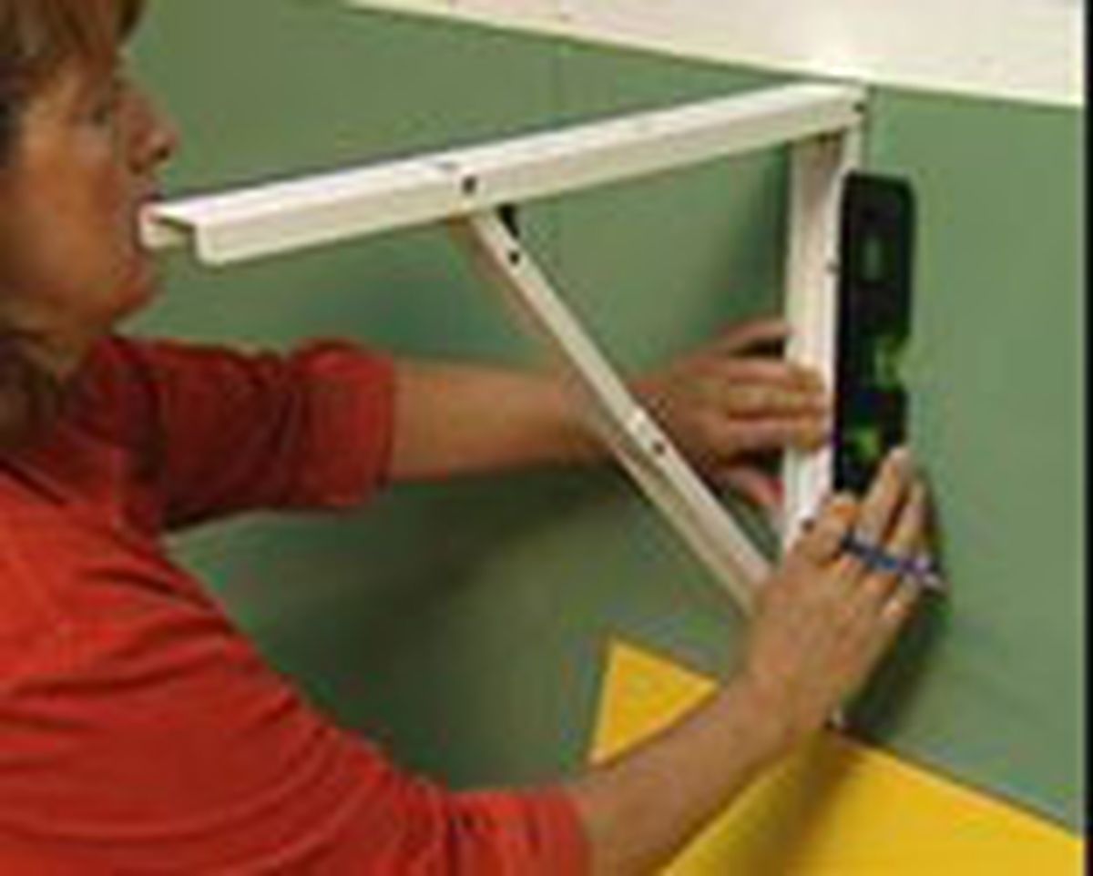 brico 0467 2 Instalacion mesa auxiliar abatible paso 1