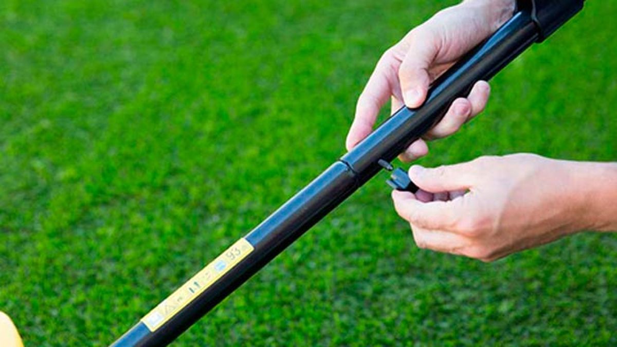 Como barrer y peinar el cesped artificial p2