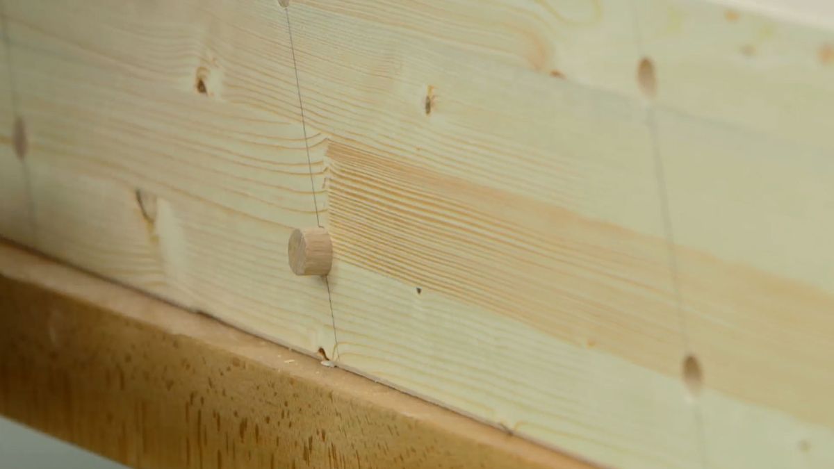 Cómo hacer una escalera de madera para el altillo paso 11