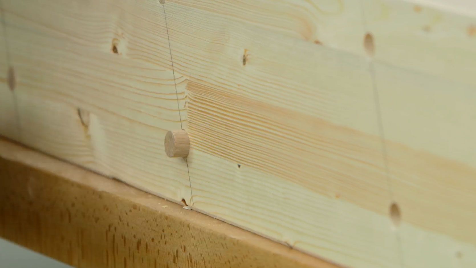 Cómo hacer una escalera de madera para el altillo paso 11