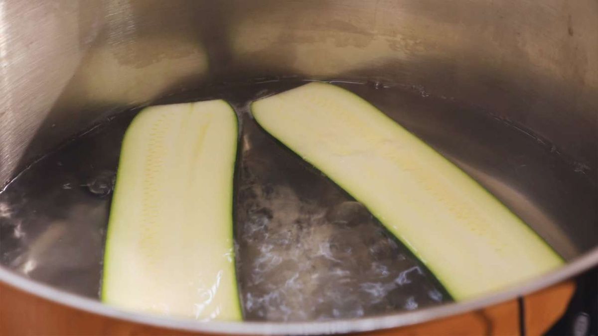 Calabacines rellenos de atún   Paso 2