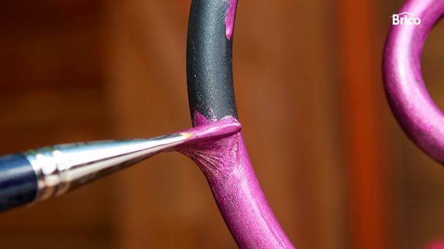 Como restaurar una silla de hierro de exterior