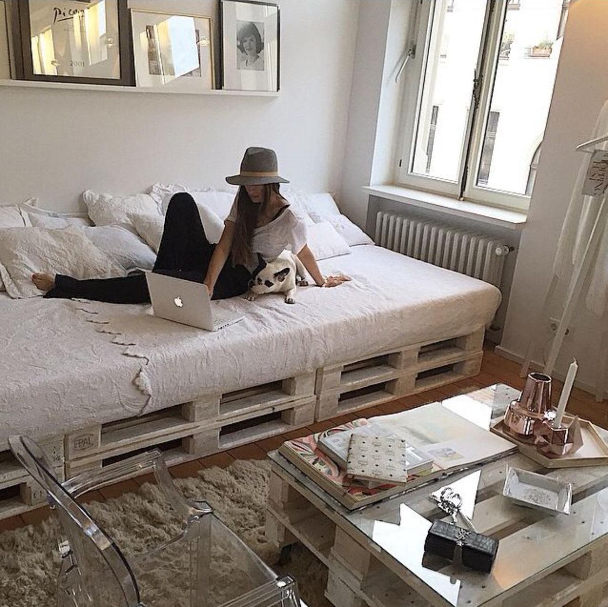 Cama hecha con palets.