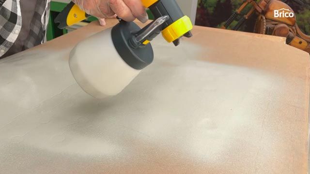 Como pintar una puerta de madera con pistola paso 8