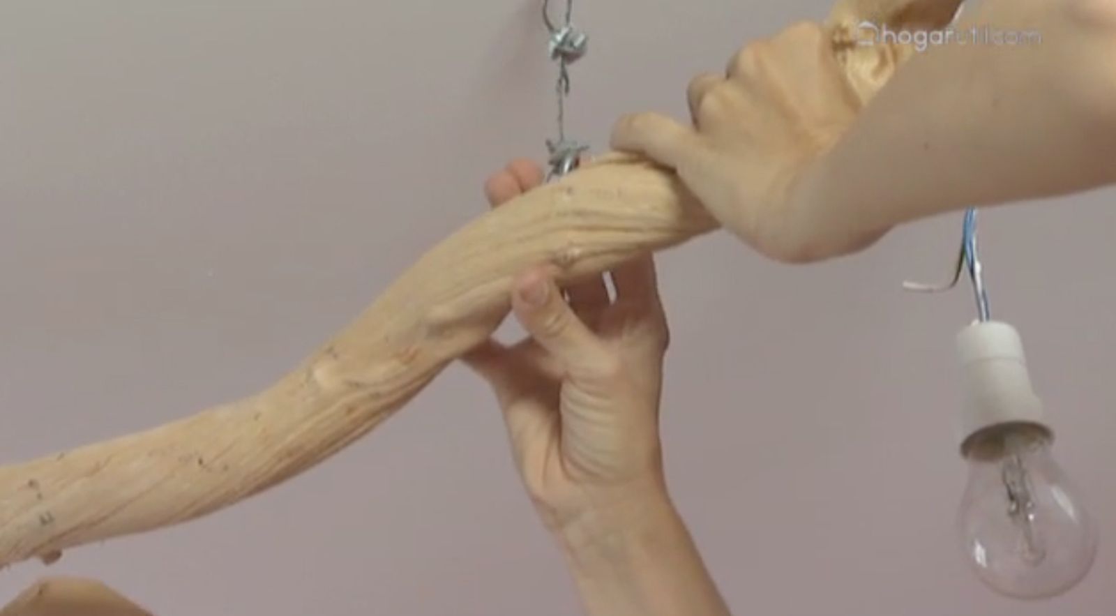 Cómo hacer una lámpara de techo con ramas secas paso 4