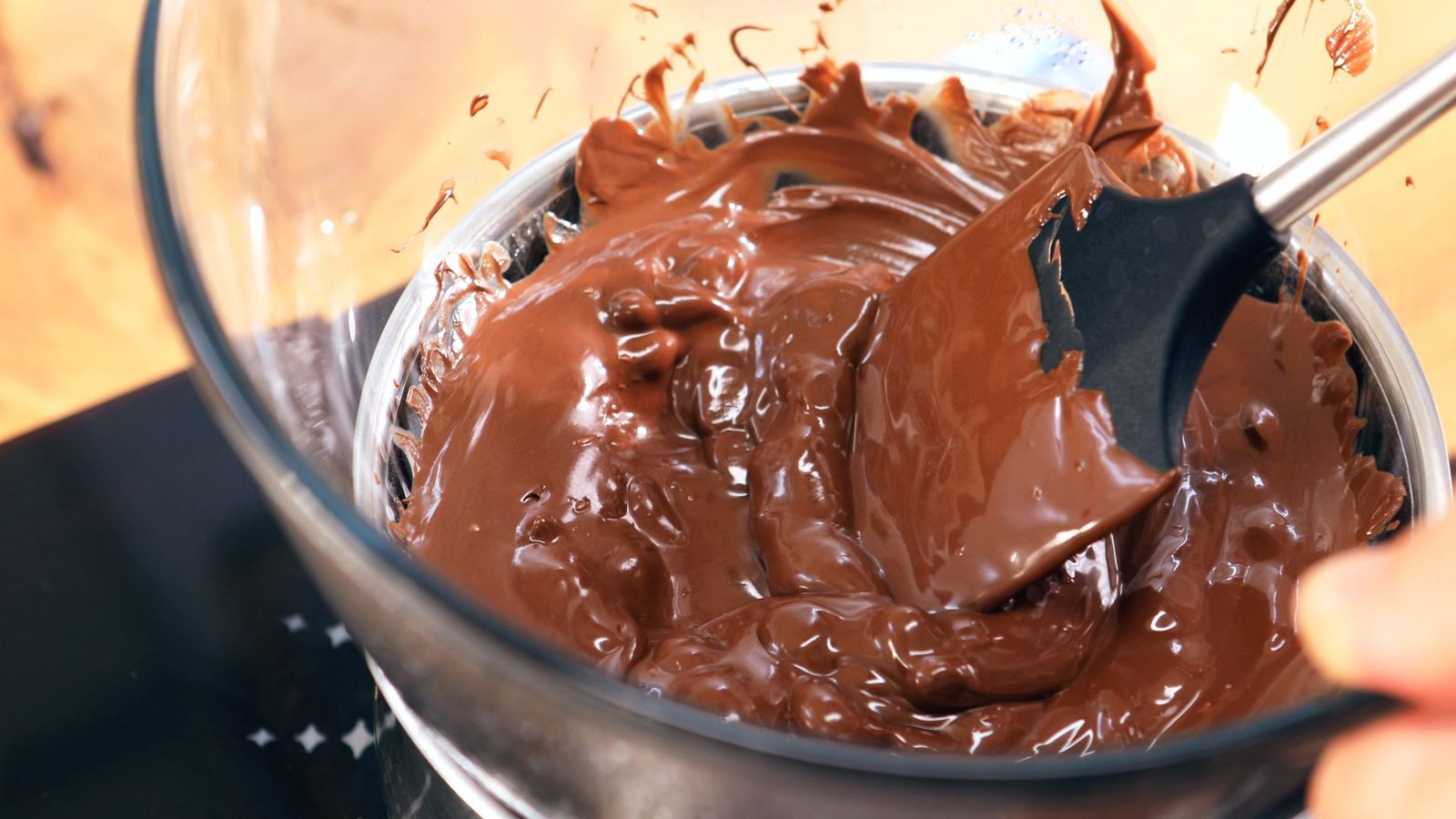 Técnica cómo fundir chocolate al baño María  principal