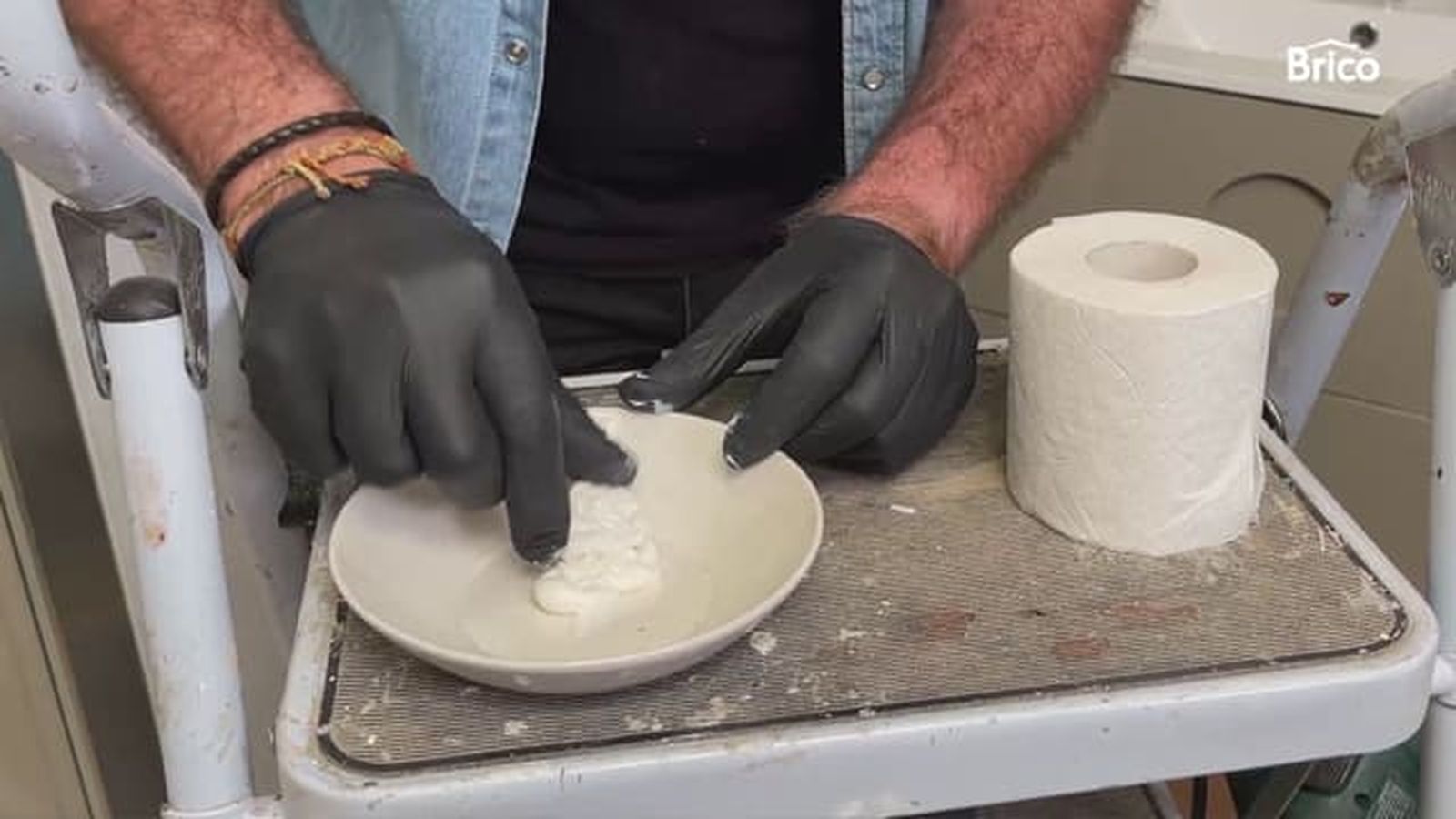 arreglar techo bano humedad desconchado paso 3