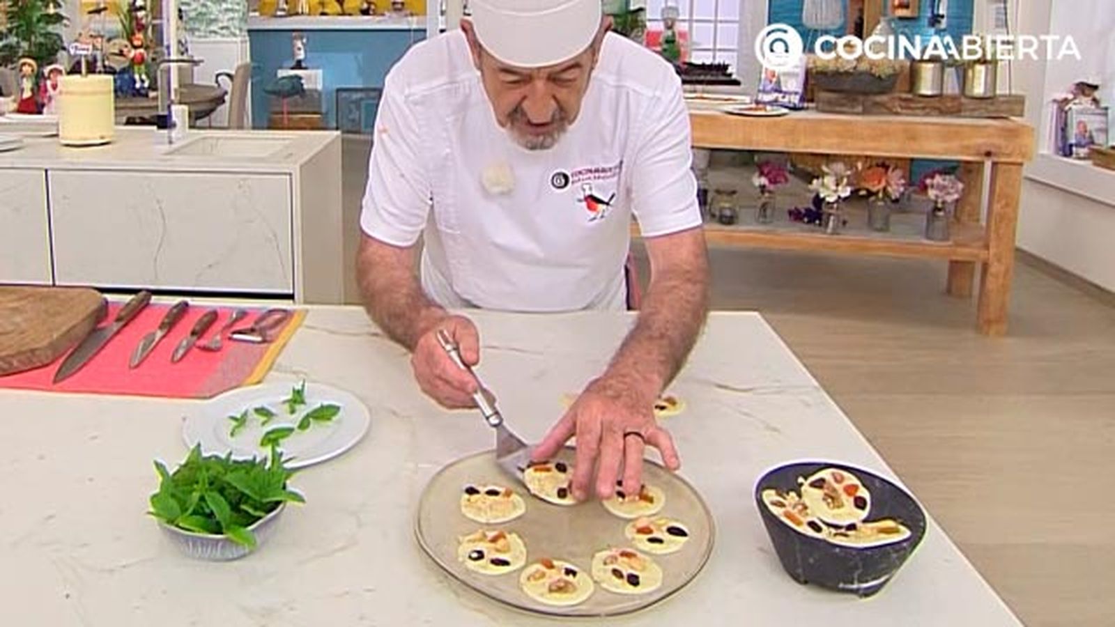 botones de chocolate blanco con frutos secos y frutas deshidratadas receta facil karlos arguinano karl67830321 paso4