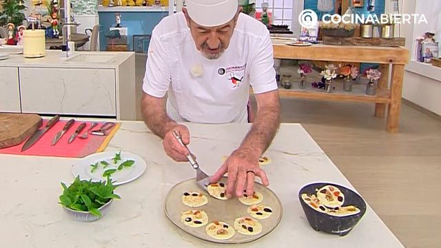 botones de chocolate blanco con frutos secos y frutas deshidratadas receta facil karlos arguinano karl67830321 paso4