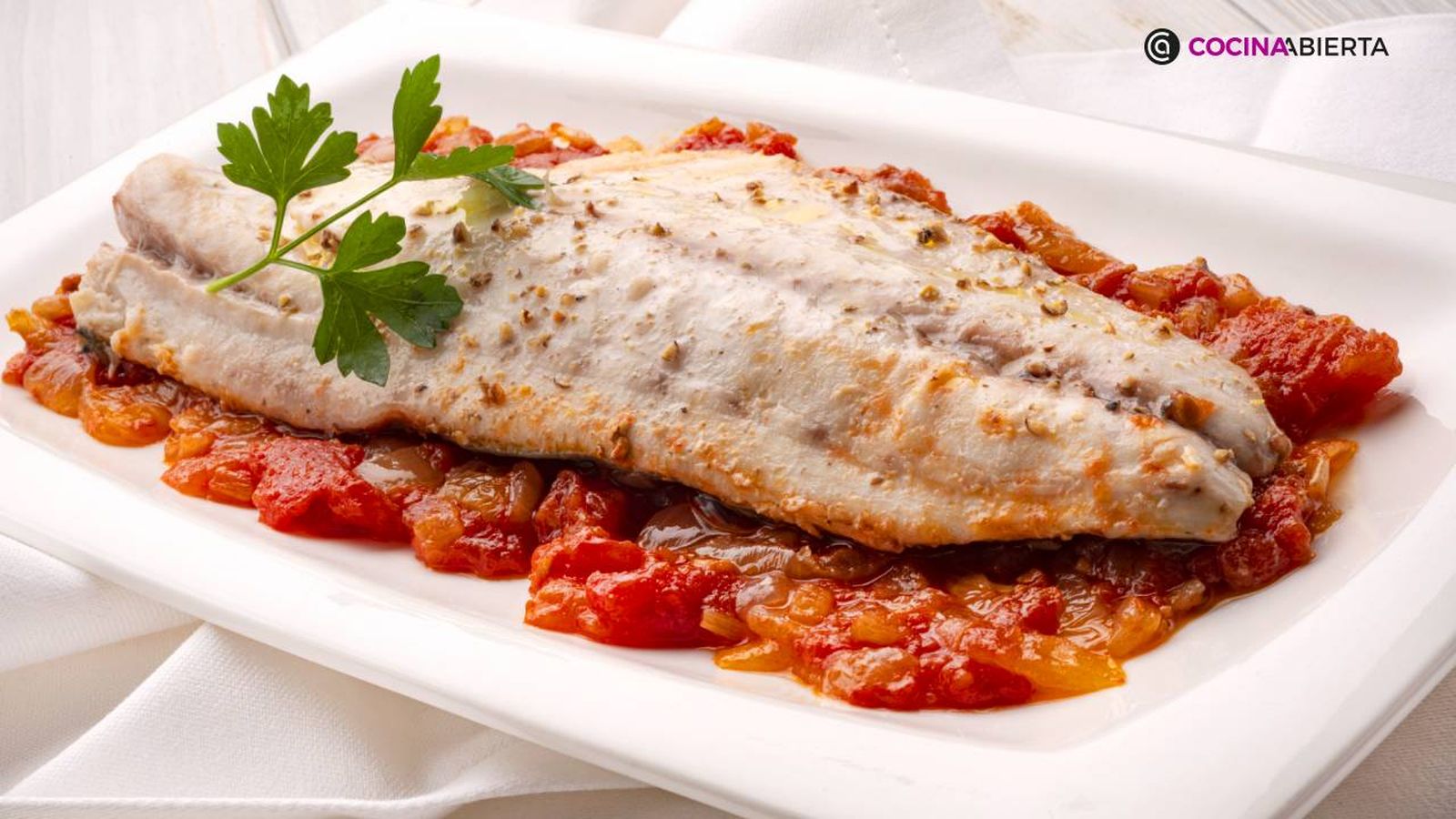 chicharro horno con refrito tomate