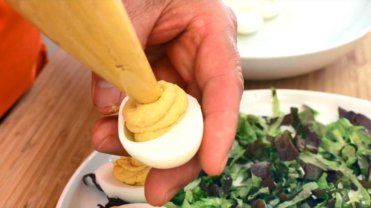 Receta de huevos rellenos de atún y mahonesa  paso