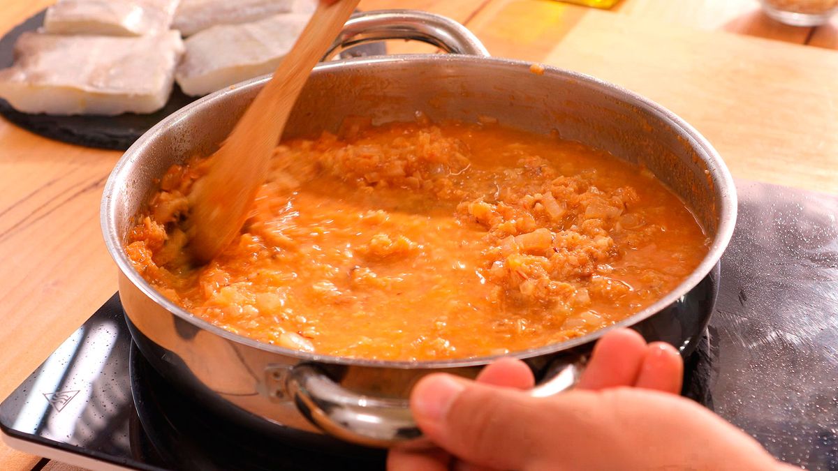 Bacalao con salsa de almendras   Paso 3