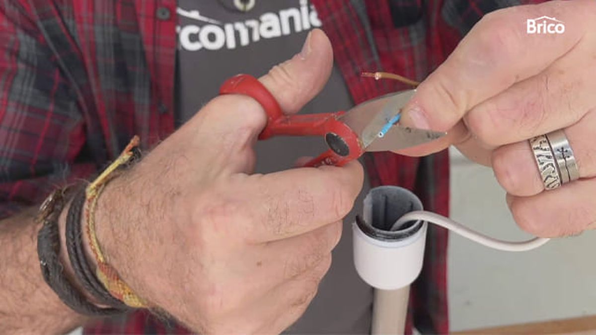 Bricomania 17 crea decora recicla lampara pie mesita paso14