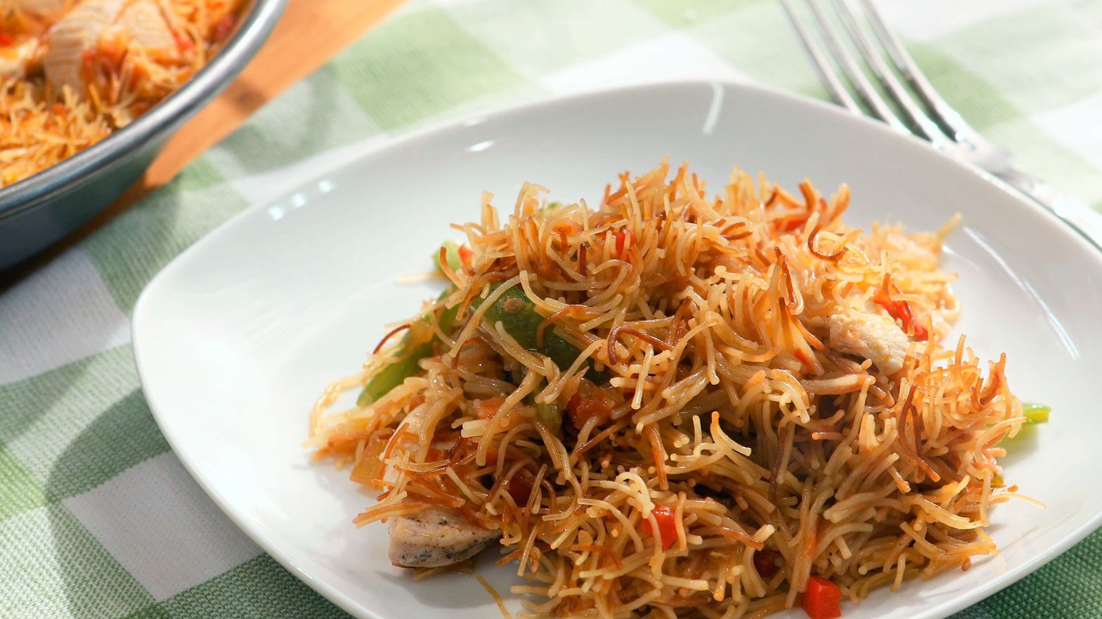 Fideuá de pollo y verduras