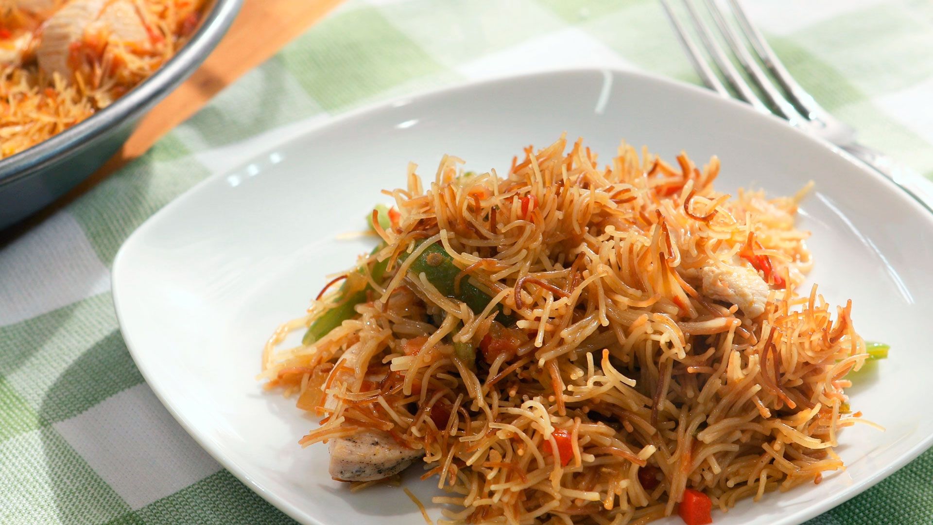 Fideuá de pollo y verduras