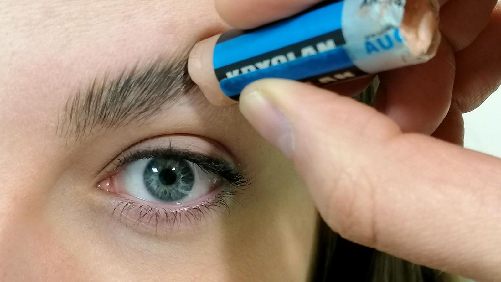 como tapar ceja maquillaje paso