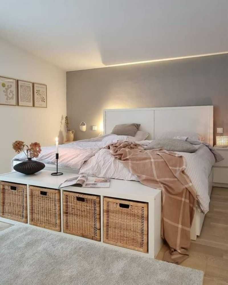 Cama con banco calzador con almacenamiento.