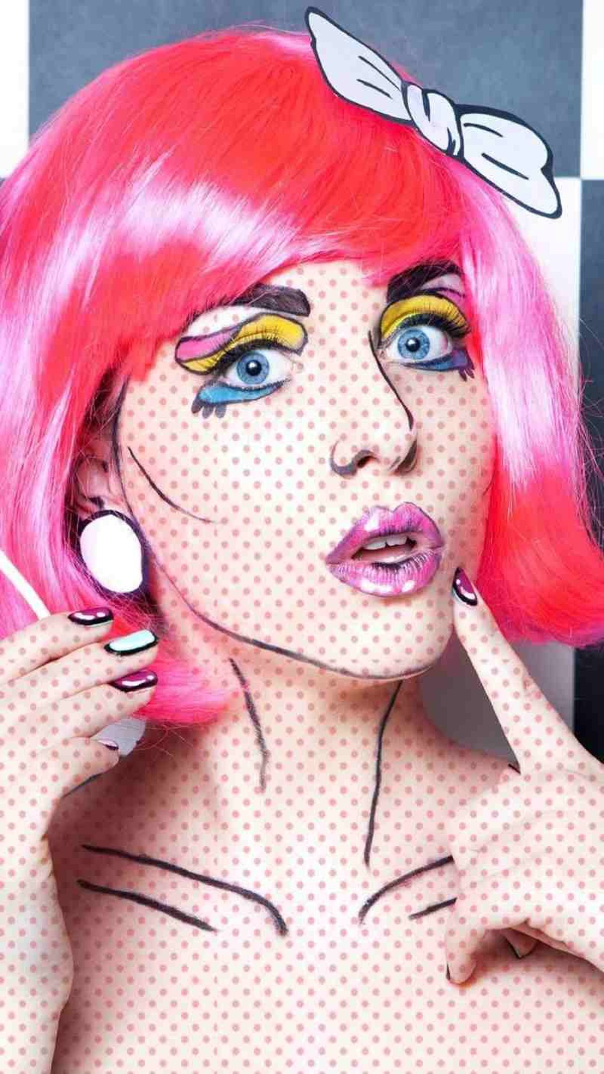 Puedes utilizar una plantilla para pintarte los puntos en cara y cuerpo