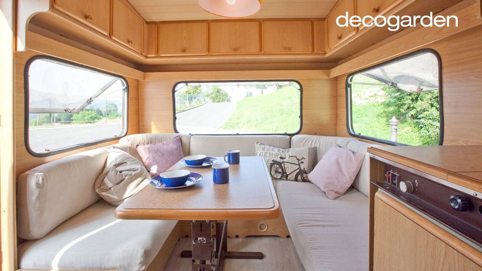 Caravana reformada de forma moderna y sencilla.