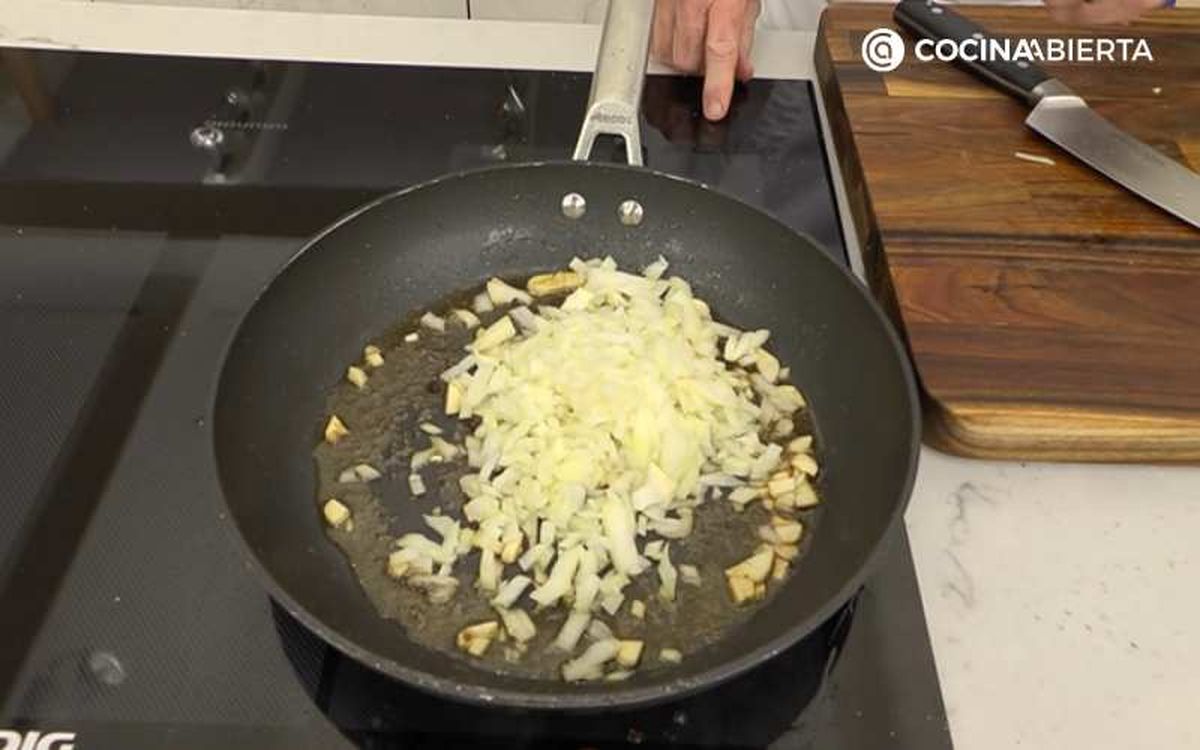 Rehoga la cebolla