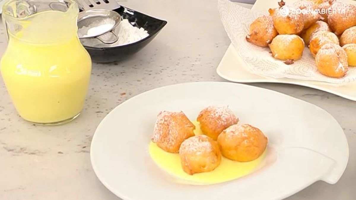 Acompaña los buñuelos de viento con una base de natillas