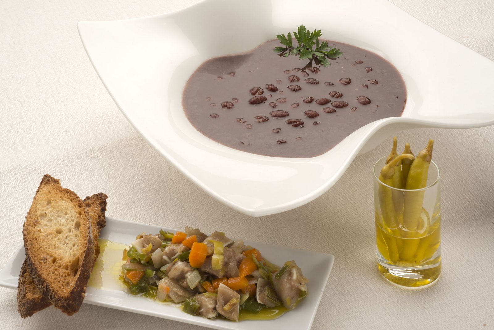 6065 1 Alubias de Tolosa con oreja de cerdo xl