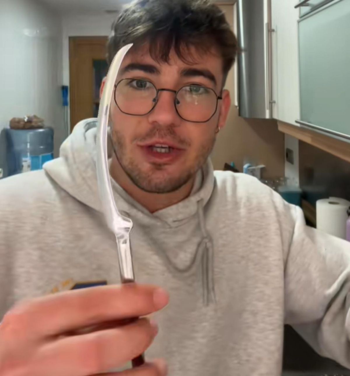 El cuchillo hoz o guadaña, el cubierto más viral.