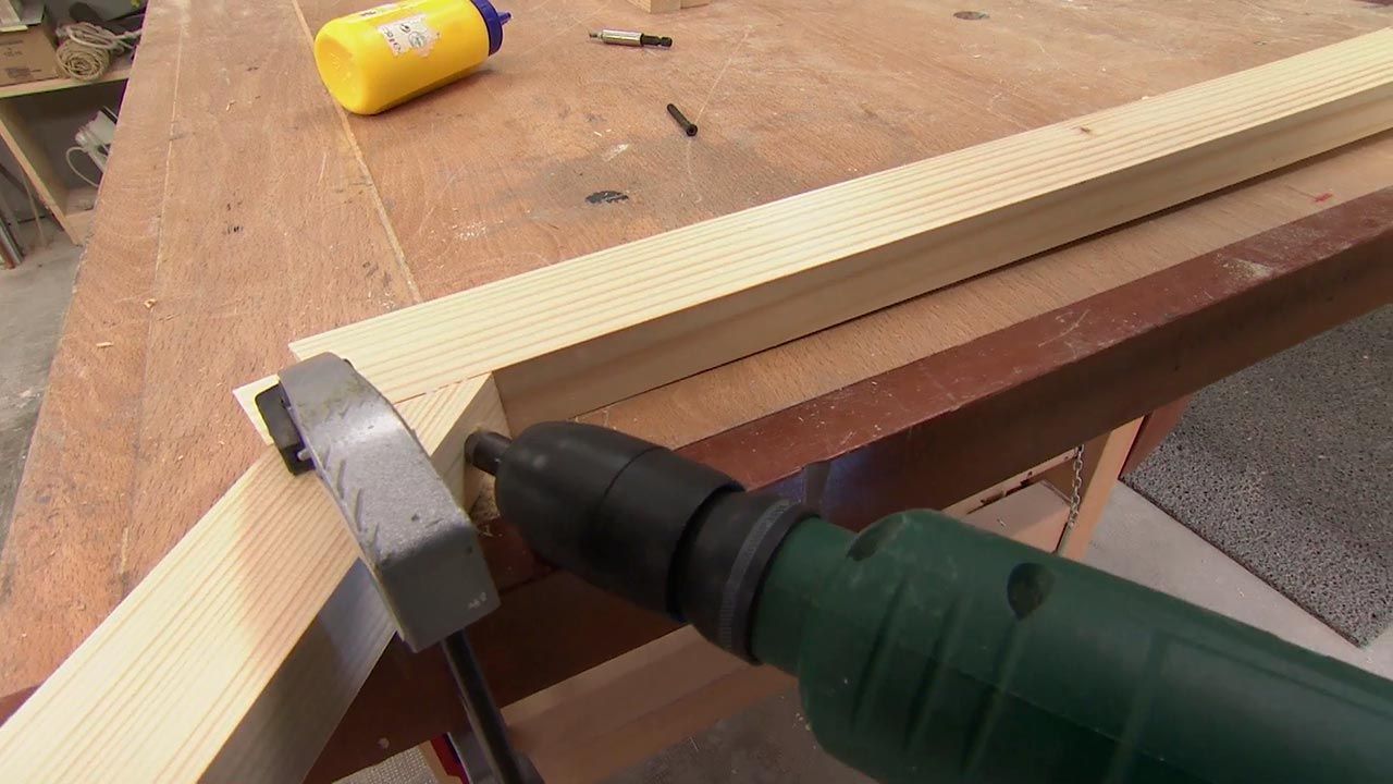 Como hacer un perchero de pie de madera paso 5