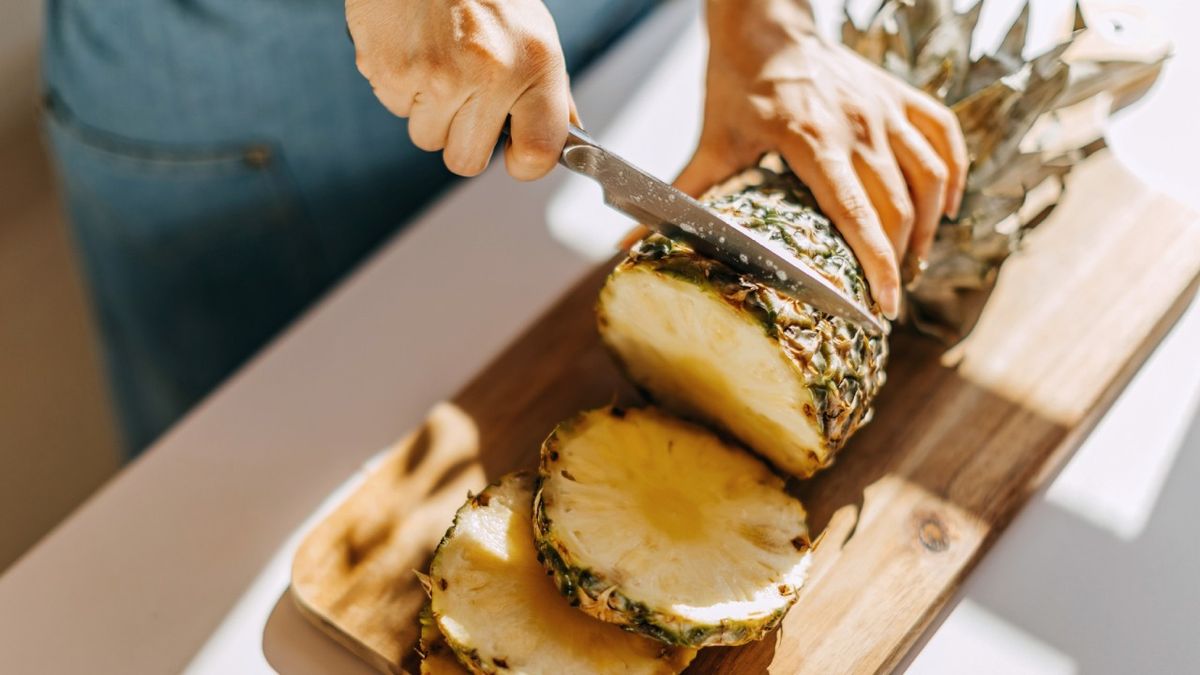 como cortar una pina