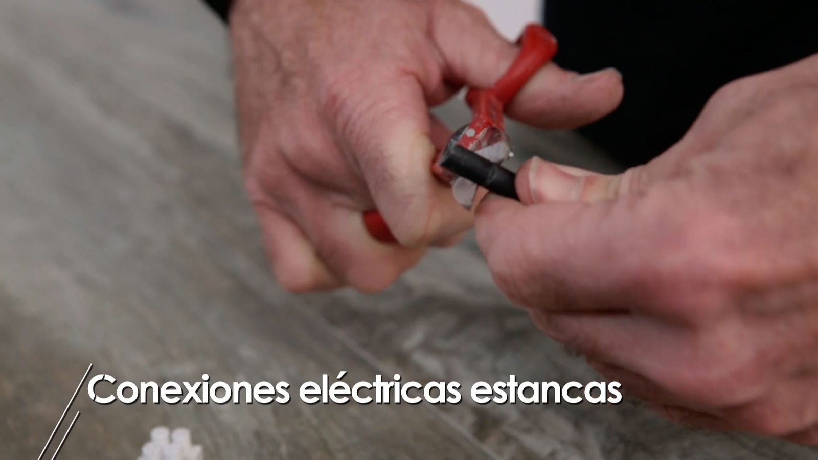 Hacer una conexión eléctrica estanca paso 2