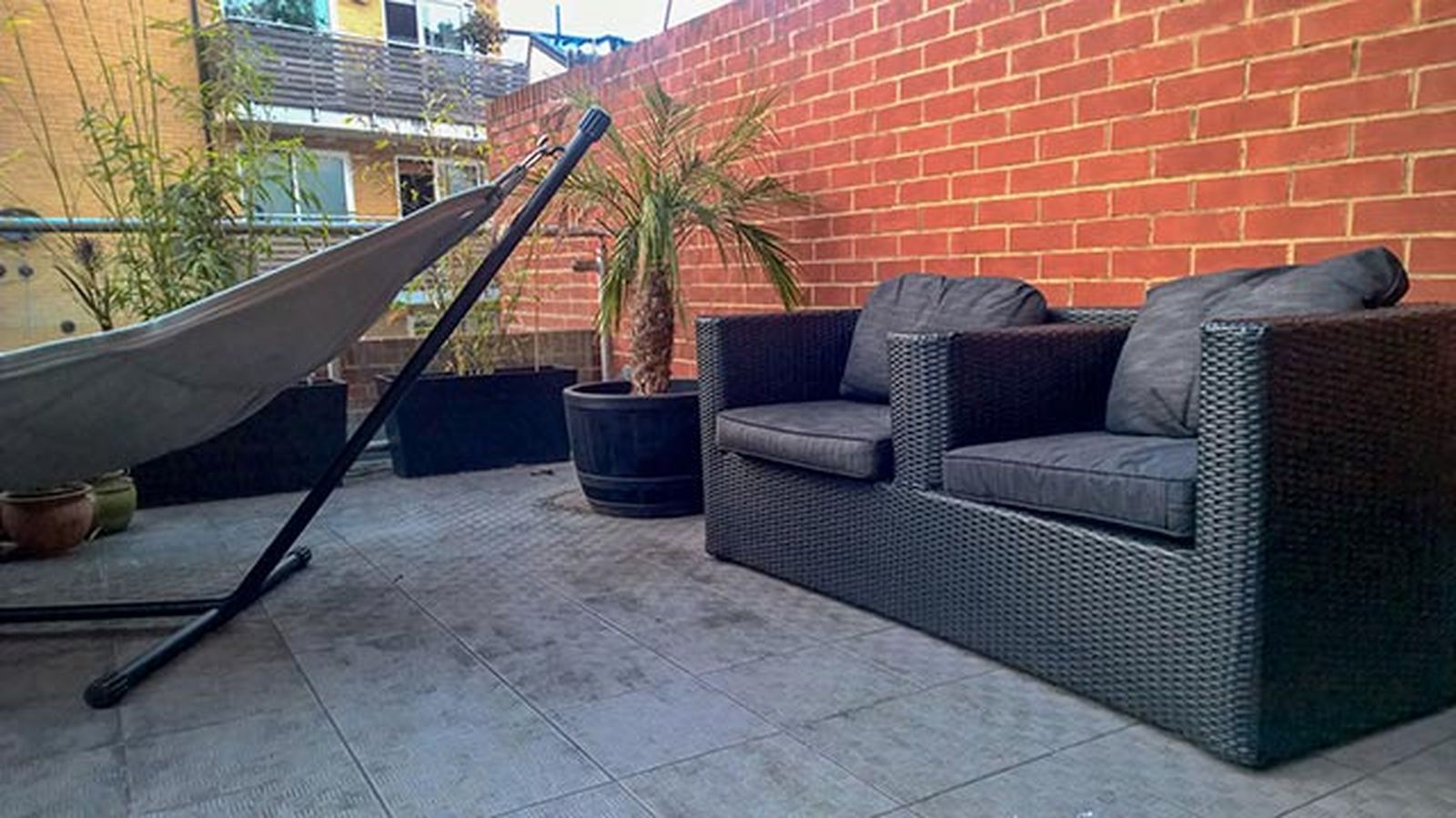 Ideas para decorar una terraza urbana muebles ratan