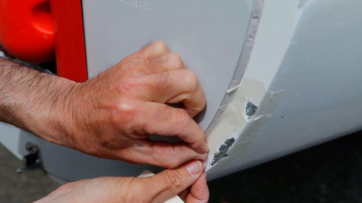 Cómo reparar golpe en embarcación paso 4
